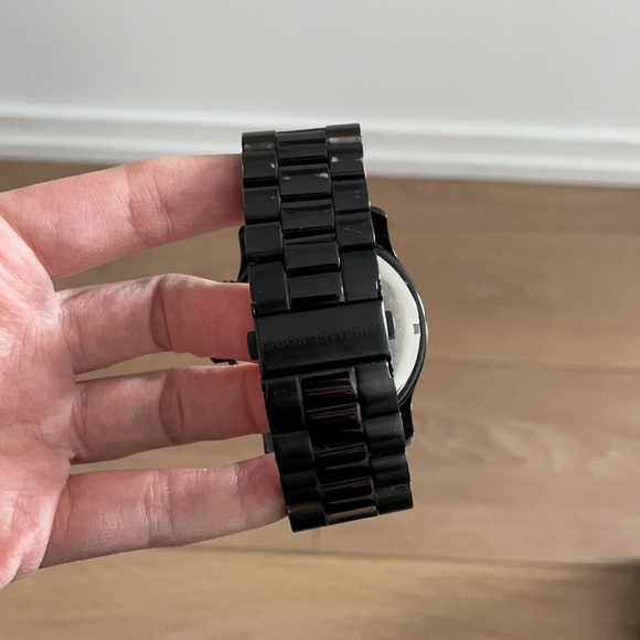 Michael Kors Watch - Picture 7 of 7